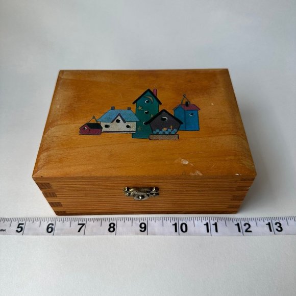 Wooden Bird House Box - Picture 8 of 9